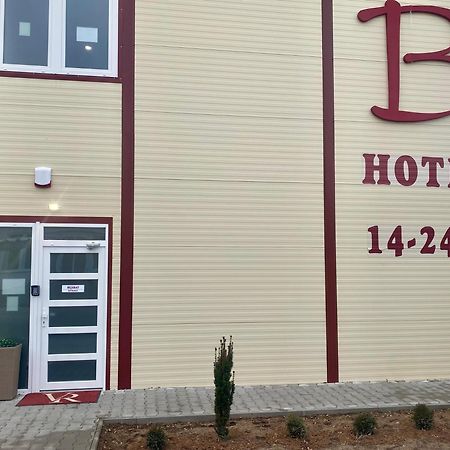 Vecsesi Rendezvenykoezpont Es Panzio Bed and Breakfast Eksteriør billede