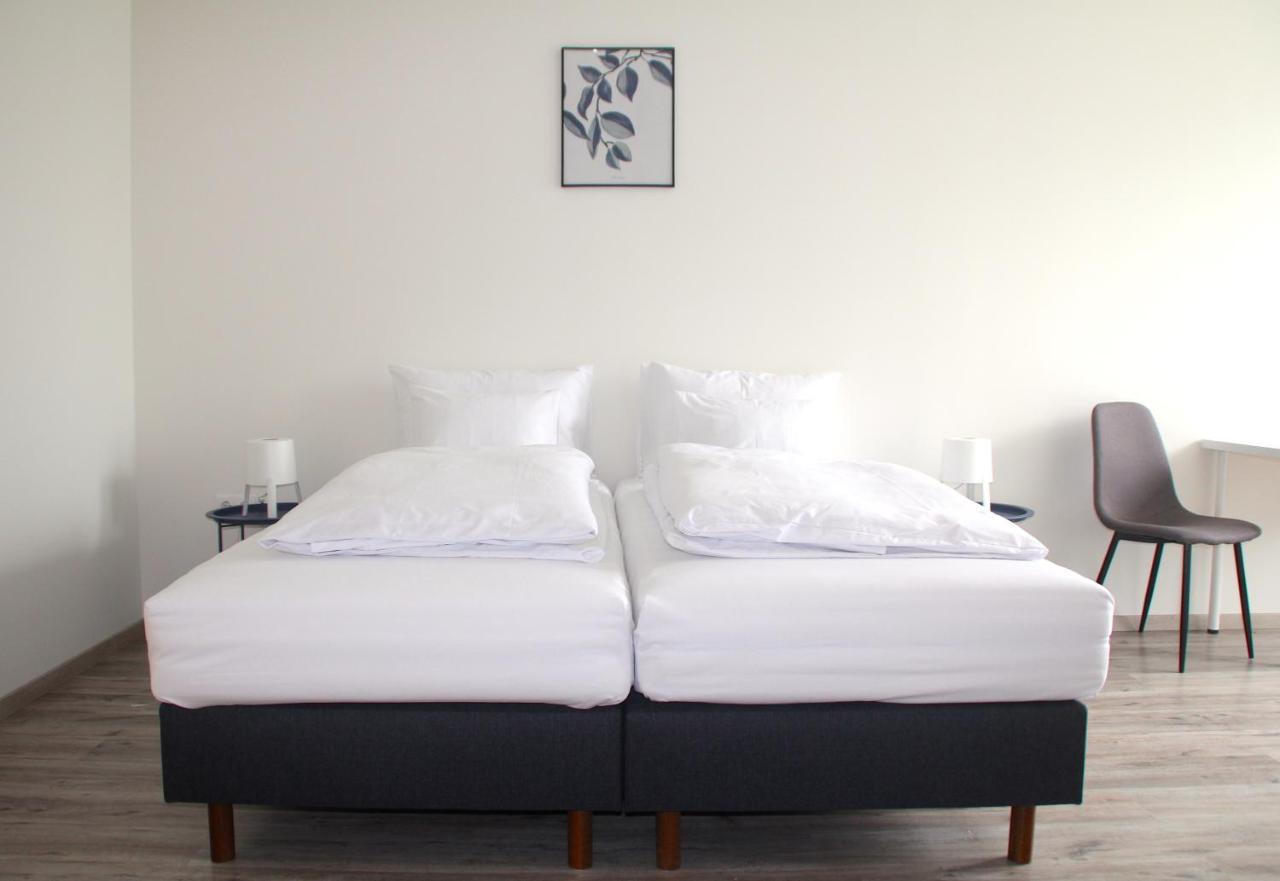 Vecsesi Rendezvenykoezpont Es Panzio Bed and Breakfast Eksteriør billede