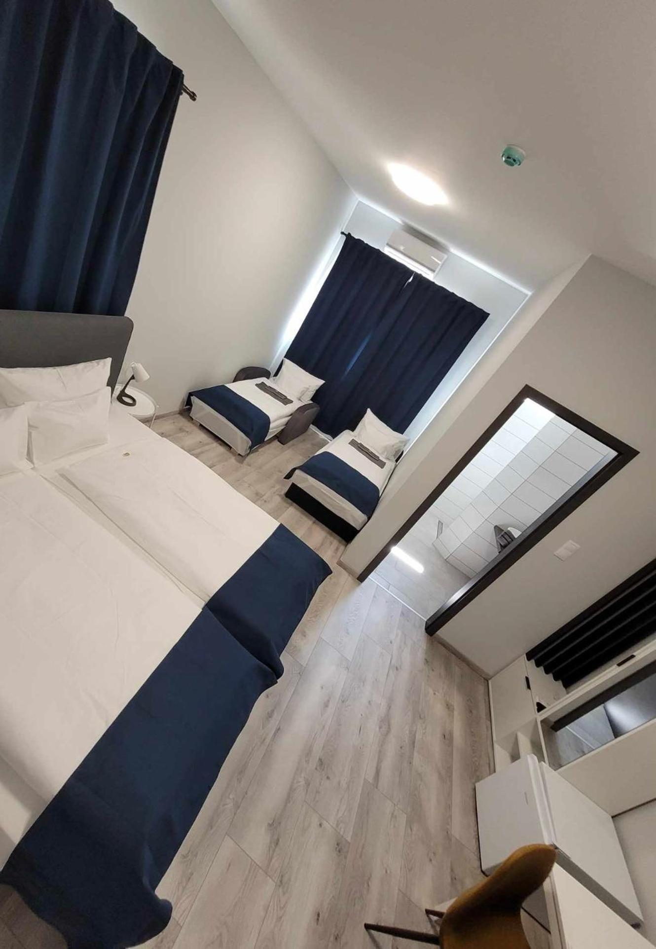 Vecsesi Rendezvenykoezpont Es Panzio Bed and Breakfast Eksteriør billede