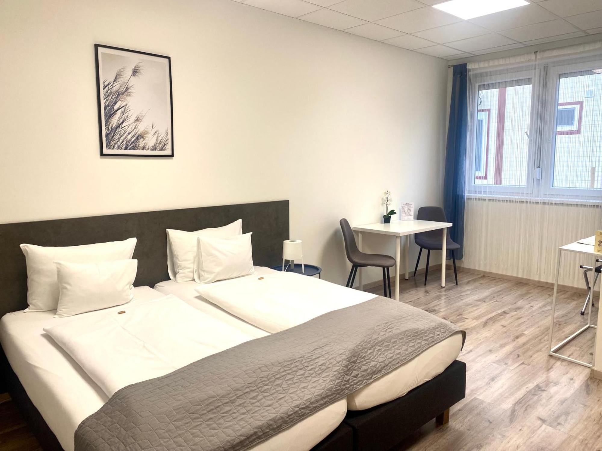 Vecsesi Rendezvenykoezpont Es Panzio Bed and Breakfast Eksteriør billede